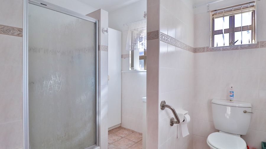 5 Bedroom Property for Sale in Stilbaai Wes Western Cape